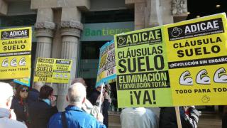 Manifestación contra la claúsula suelo