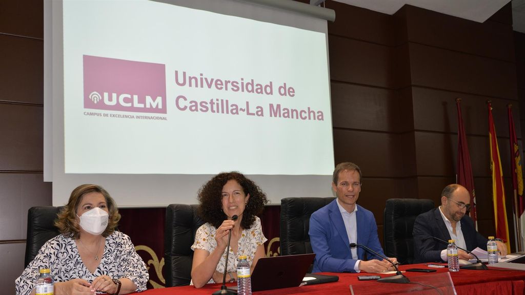 Responsables de la Universidad de Castilla-La Mancha han ofrecido los detalles de la EBAU de 2022 durante una rueda de prensa.
