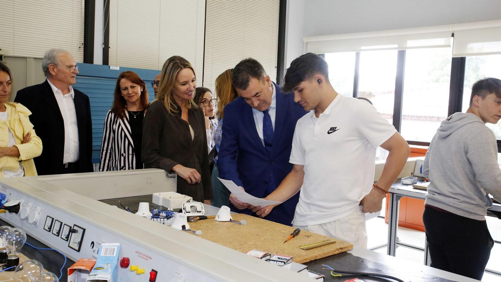 Marta Fernández-Tapias y Román Rodríguez este miércoles en Porriño.