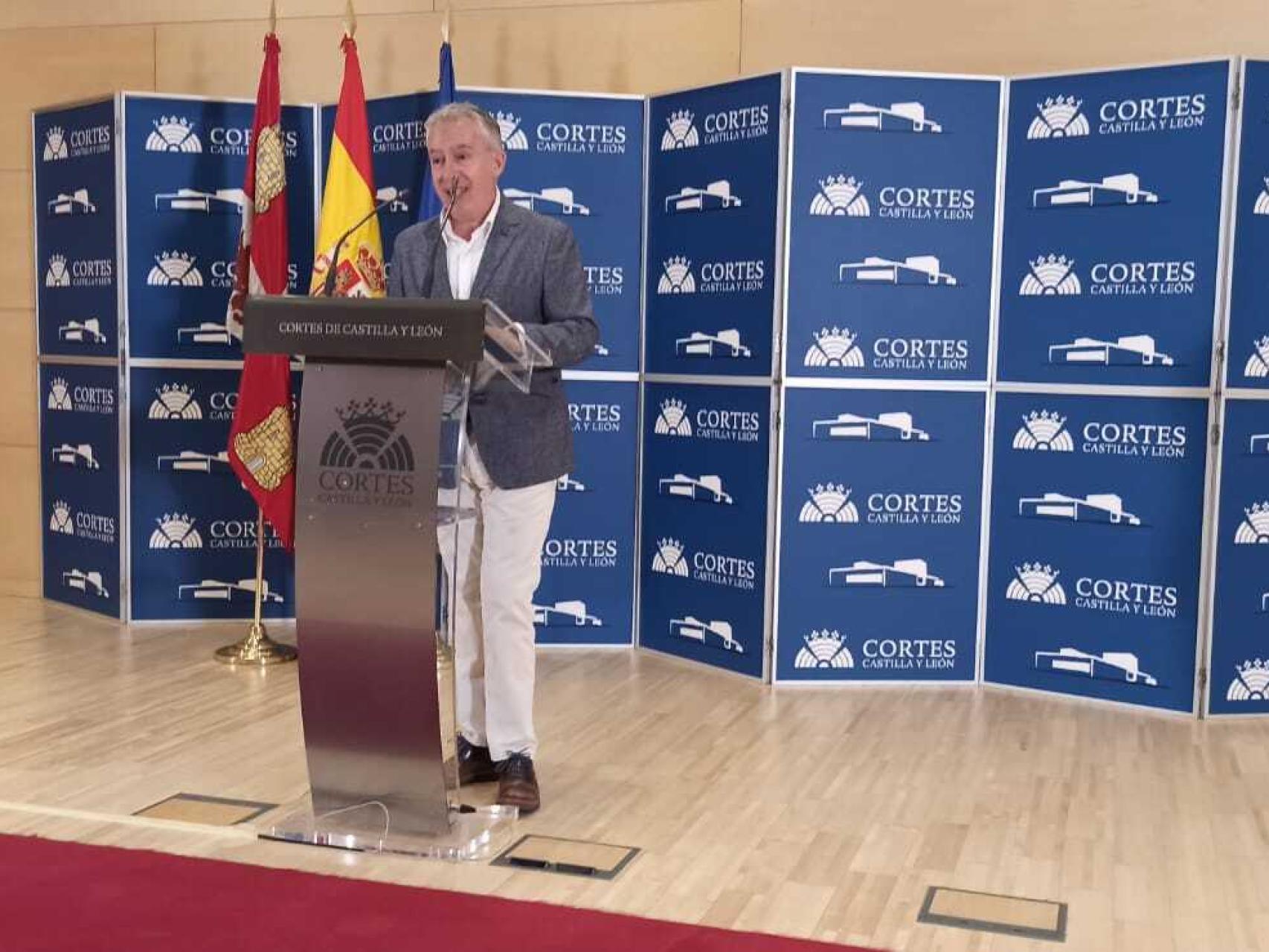 El procurador de Soria Ya, Ángel Ceña, durante su comparecencia de este jueves en las Cortes.