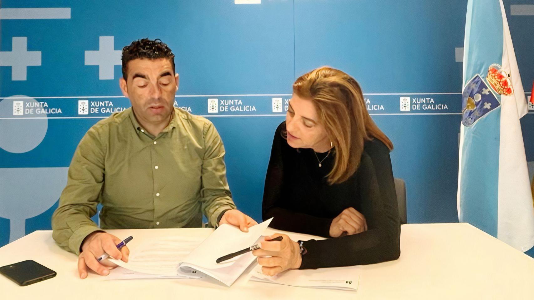 El delegado territorial en Pontevedra, Luis López, y la jefa territorial de Promoción del Empleo e Igualdad, Marta Mariño.
