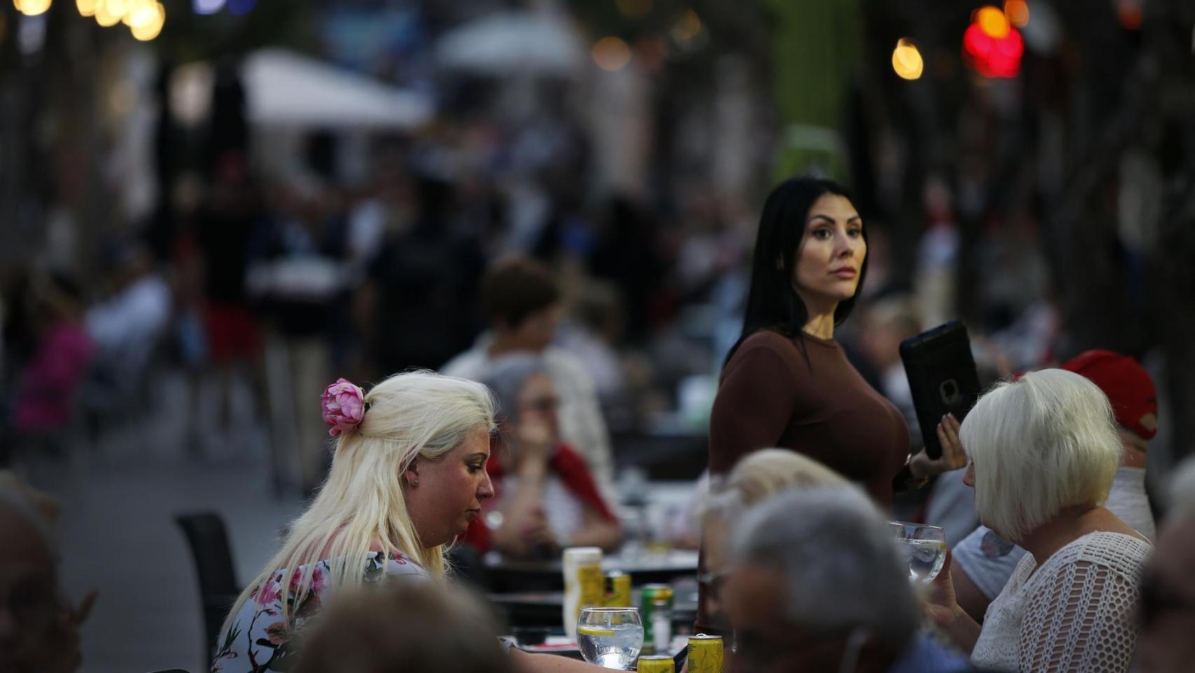 Turistas en Benidorm el pasado mes de mayo.