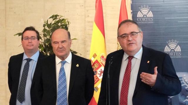 El consejero de Sanidad, Alejandro Vázquez, antes de la presentación del estudio de Demografía Médica