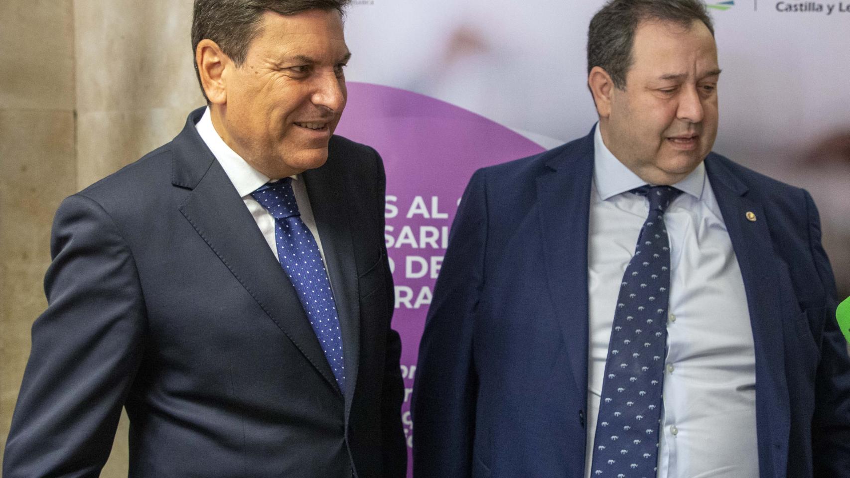 El consejero de Economía y Hacienda, Carlos Fdez. Carriedo, junto al presidente de la Cámara de Comercio de Salamanca