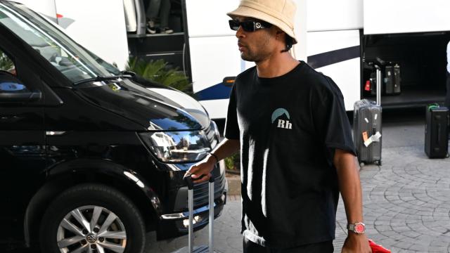 Serge Gnabry llegando a la concentración de la selección de Alemania.