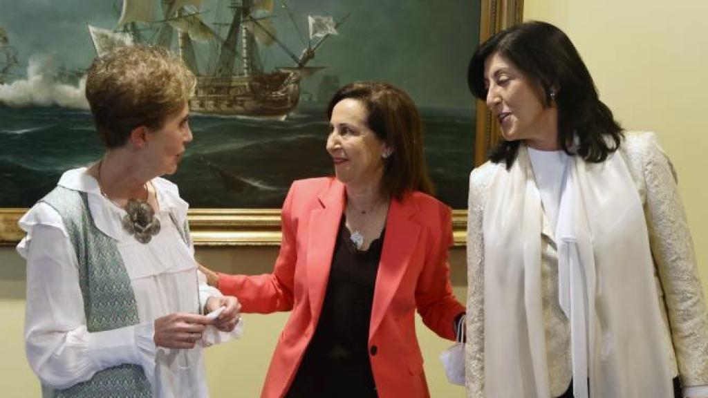 La exdirectora del CNI, Paz Esteban, la ministra de Defensa, Margarita Robles, y la actual jefa del CNI, Esperanza Casteleiro.