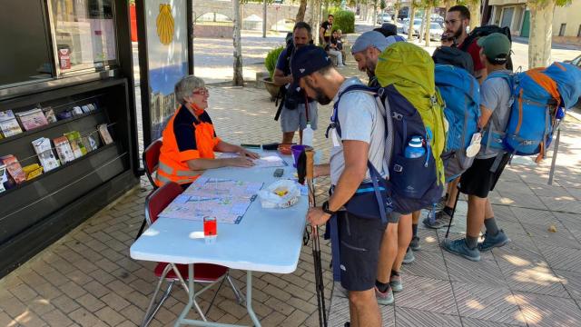 Punto de Información al Peregrino de León, atendido por Protección Civil