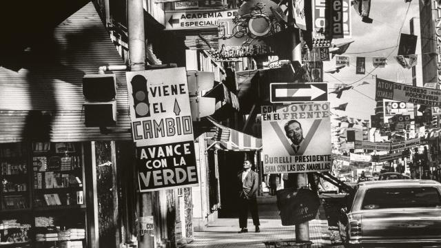 Paolo Gasparini: 'Campaña electoral', Avenida Urdaneta, Caracas, 1968