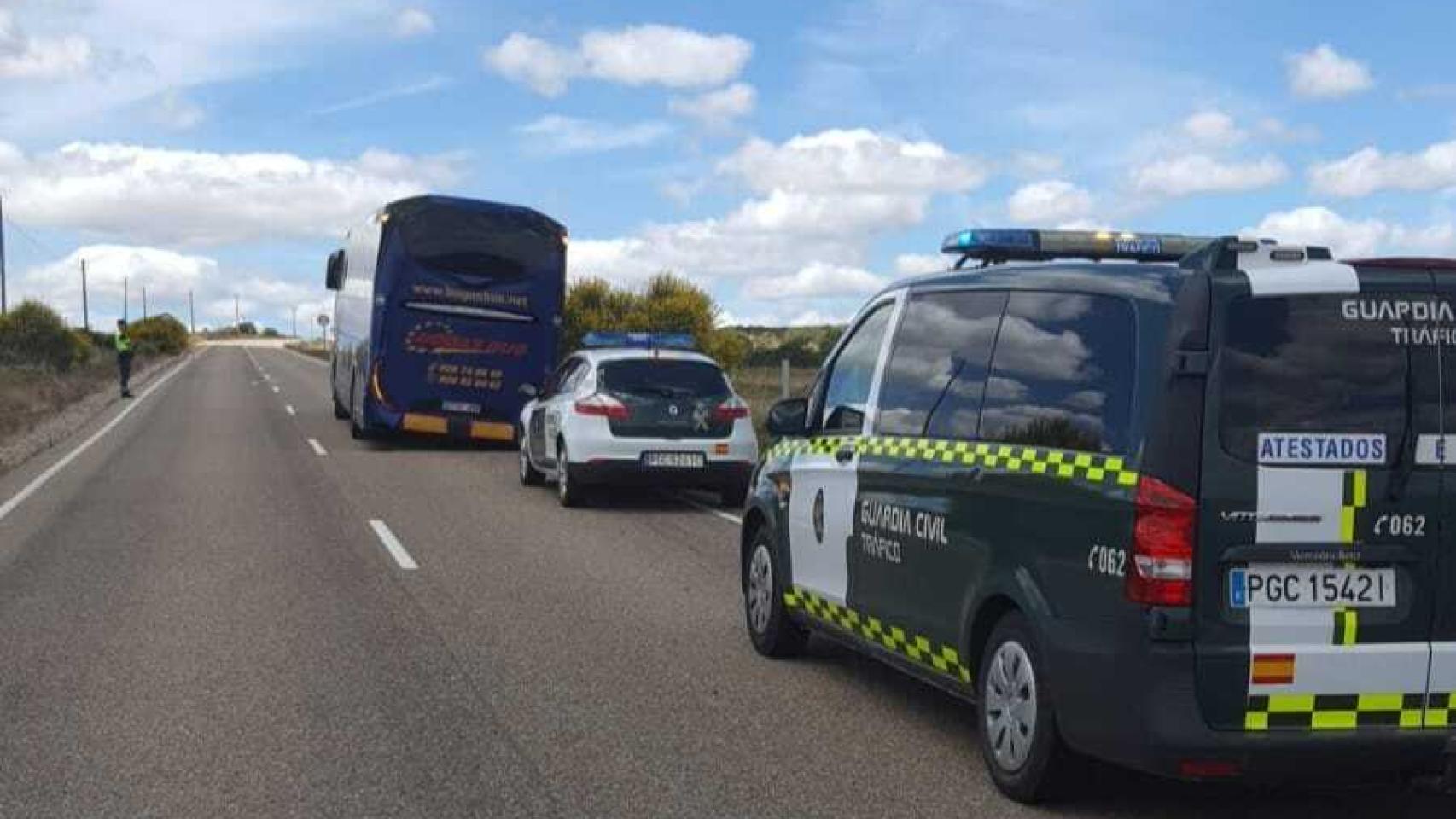 Autobús averiado en la ZA-324 a unos tres kilómetros de Ricobayo