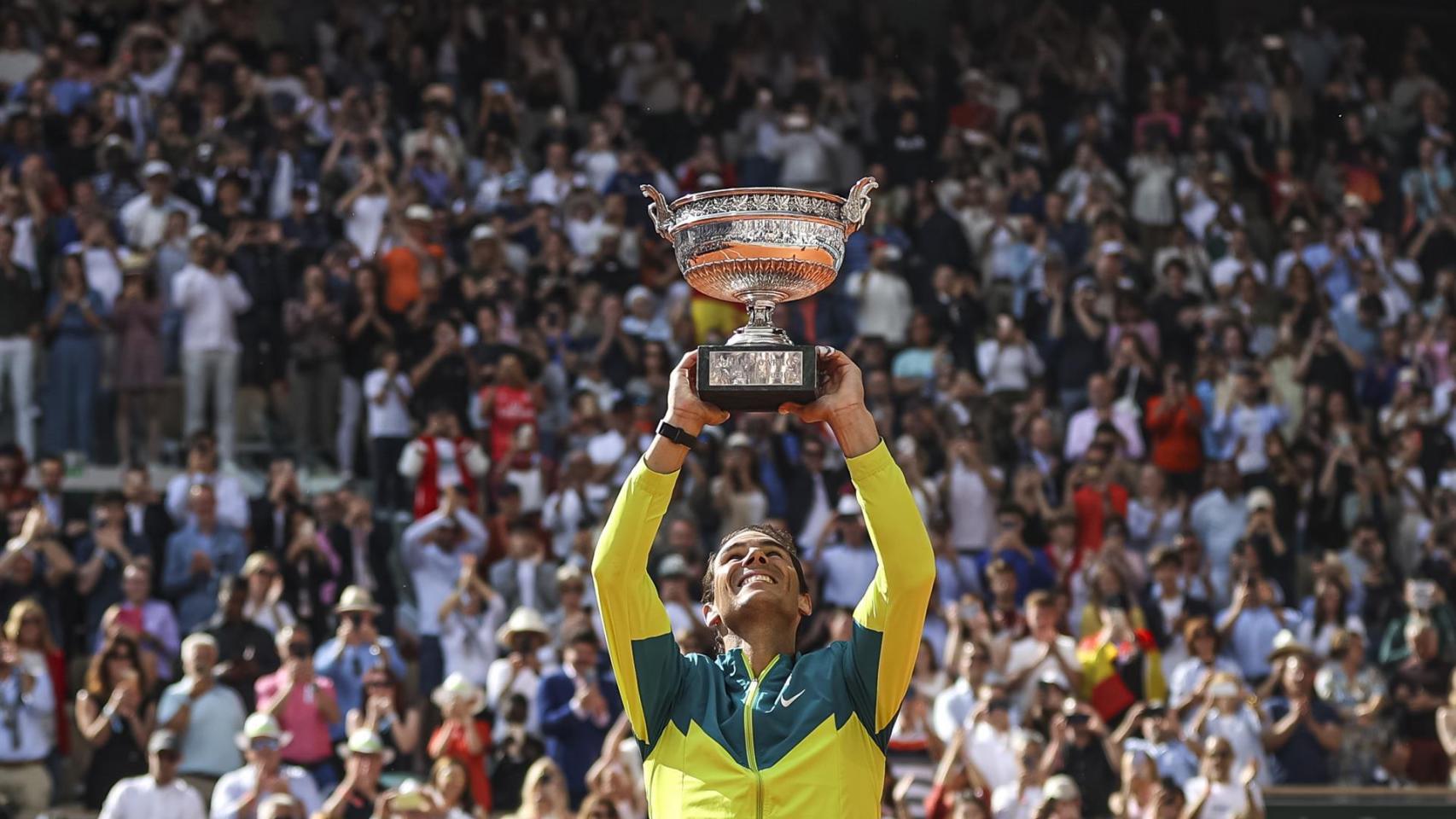 Nadal, con el título de campeón de Roland Garros.