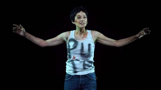Marion Cotillard hace de Juana de Arco en el coliseo madrileño. / Javier del Real
