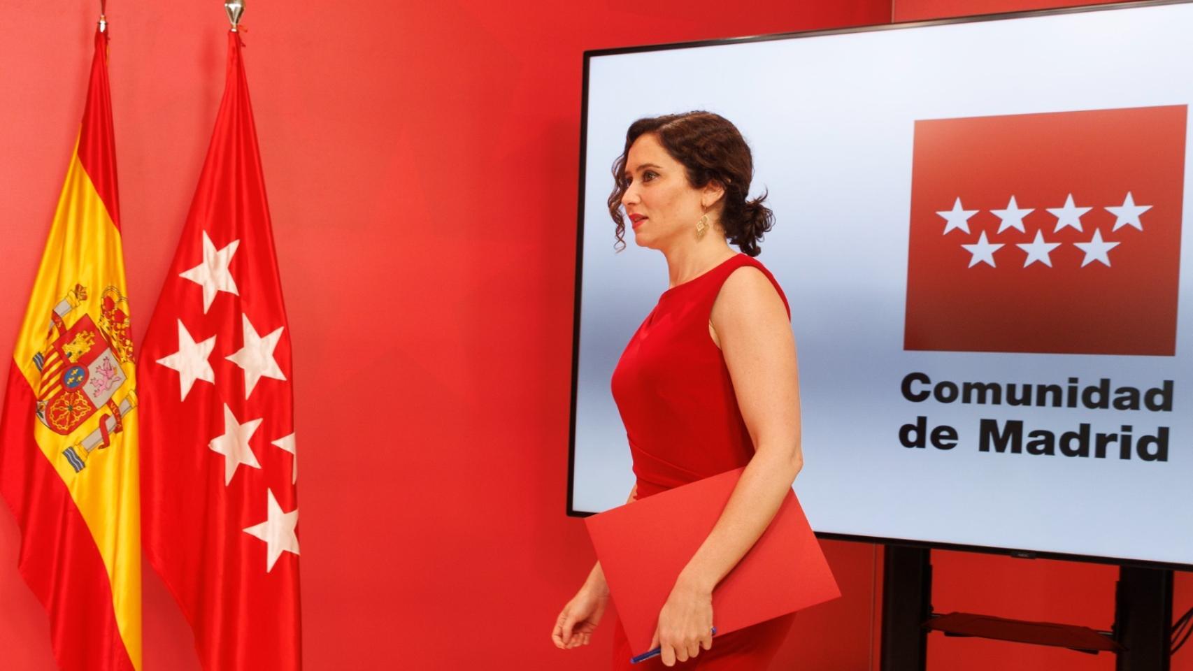 La presidenta madrileña, Isabel Díaz Ayuso, comparece este lunes en Puerta del Sol.