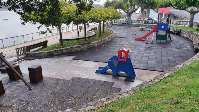 Mantenimiento parques infantiles en MIño