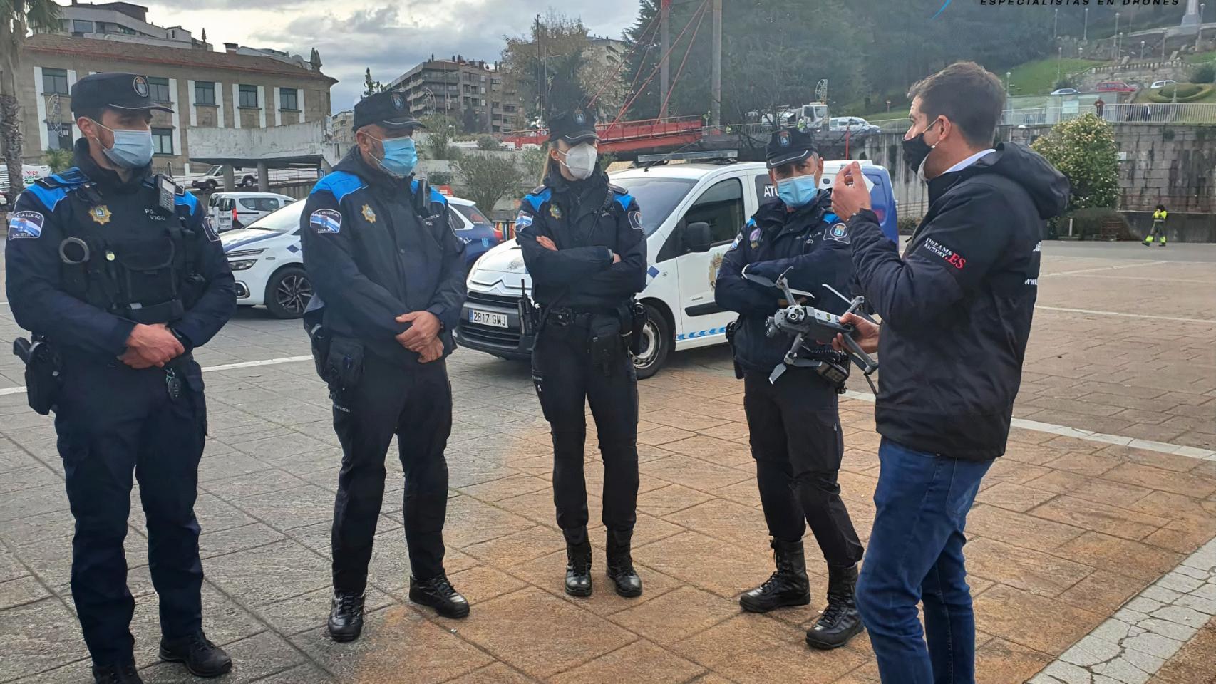 Policía Local en la formación de la empresa especializada en drones Aerocamaras.