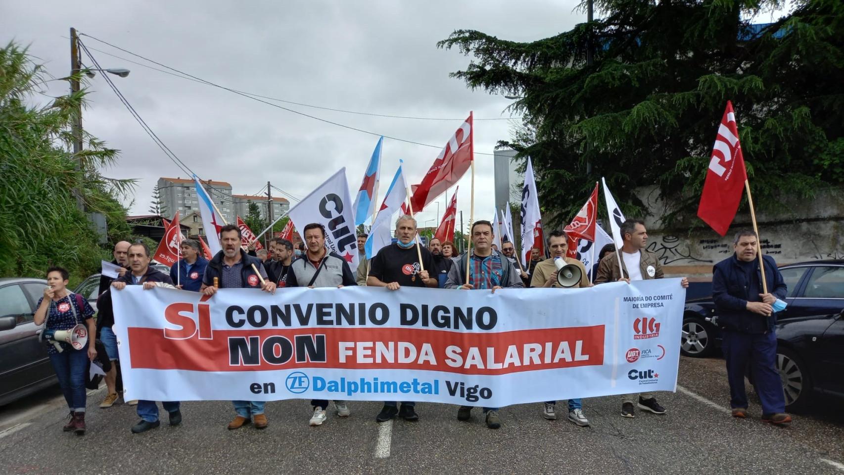 Manifestación de trabajadores de Dalphimetal en Vigo.