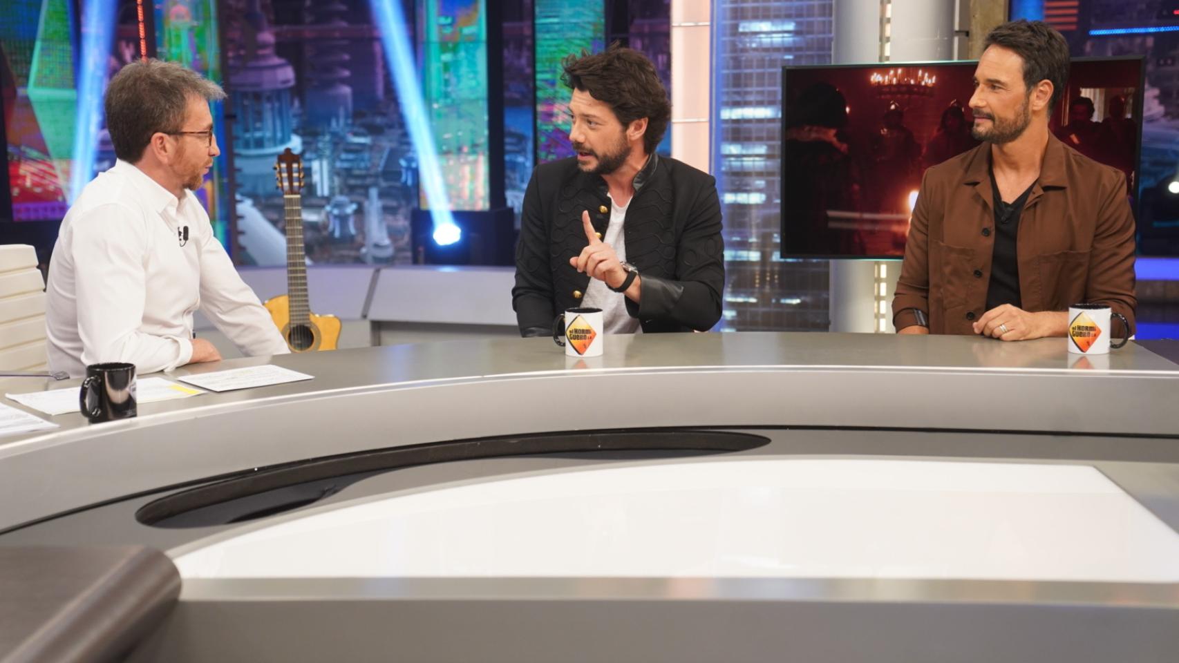 Pablo Motos, Álvaro Morte y Rodrigo Santoro en 'El Hormiguero'.