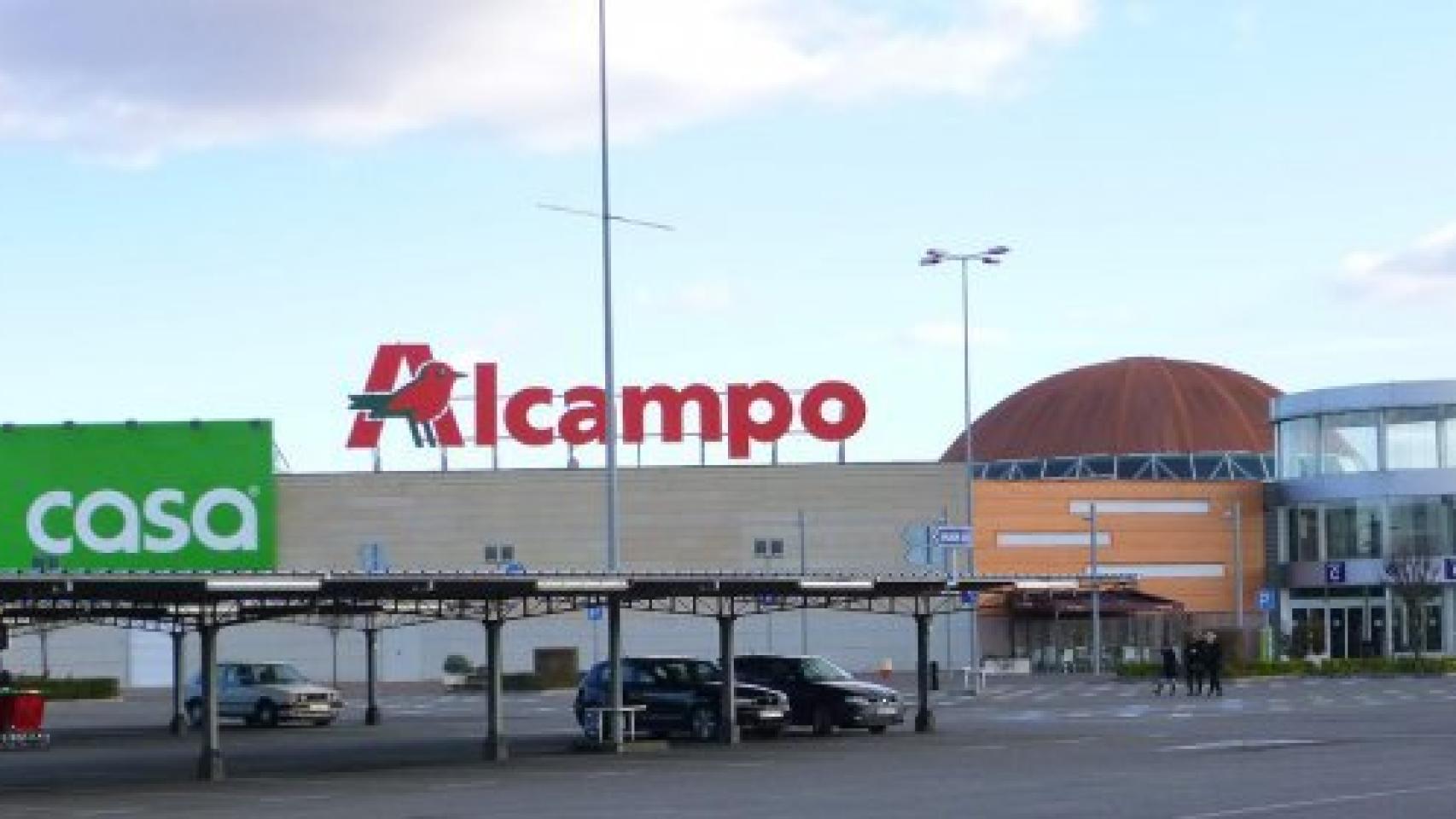 Fachada de Alcampo.