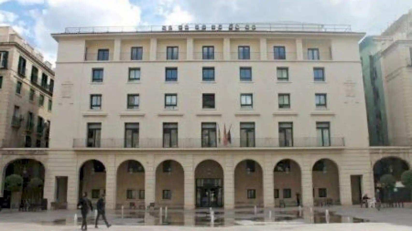 La fachada de la Audiencia Provincial de Alicante.