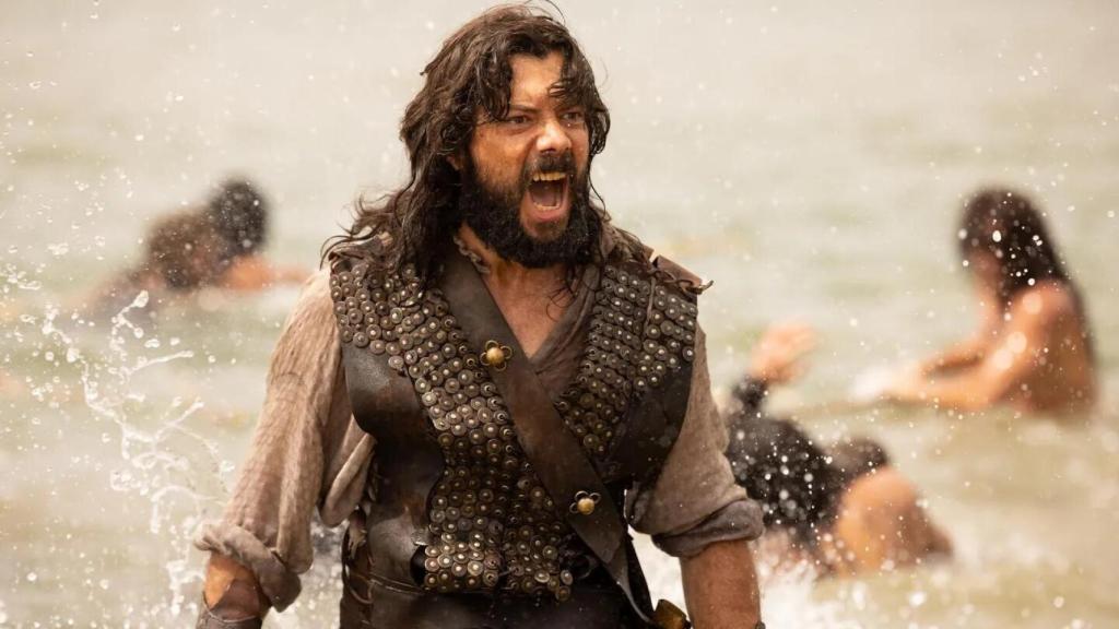 Álvaro Morte es Elcano.