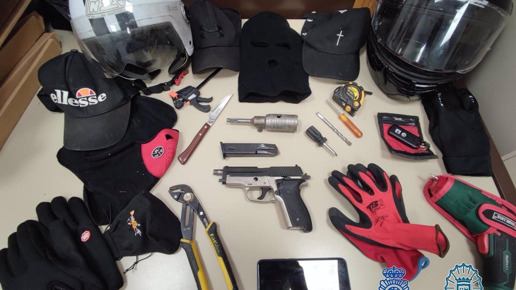 Efectos intervenidos en el robo a un bazar.
