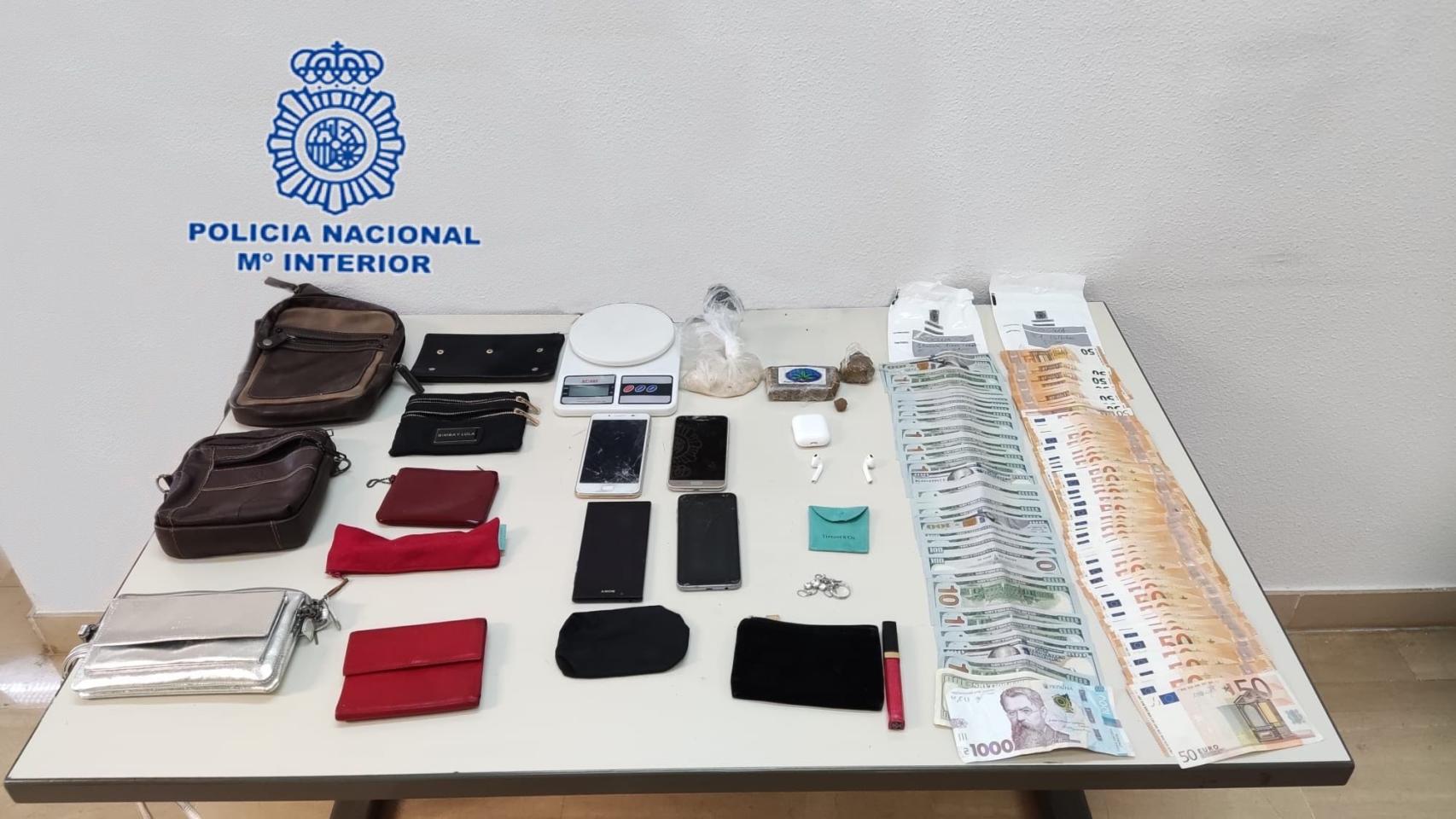 Los efectos intervenidos a los dos ladrones.