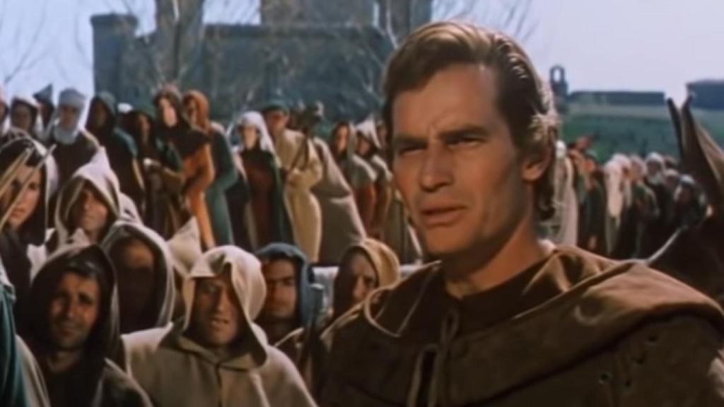 El actor Charlton Heston con el castillo de Torrelobatón al fondo, en la película 'El Cid' (1961))