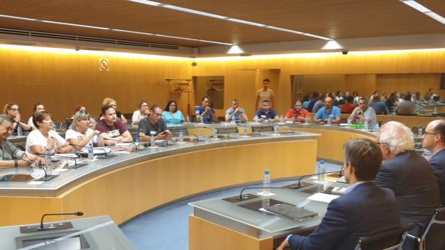 La reunión entre los comités de empresa del Grupo Siro y el Ministerio de Industria, esta madrugada en Madrid.