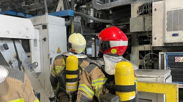 Los bomberos en la empresa Mecanizados y Frenos de Valladolid