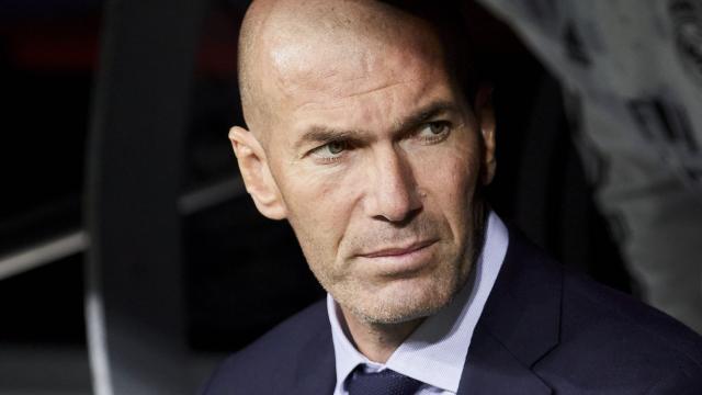 Zinedine Zidane en el banquillo del Alfredo Di Stéfano durante su etapa en el Real Madrid