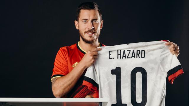 Eden Hazard durante un acto con Bélgica