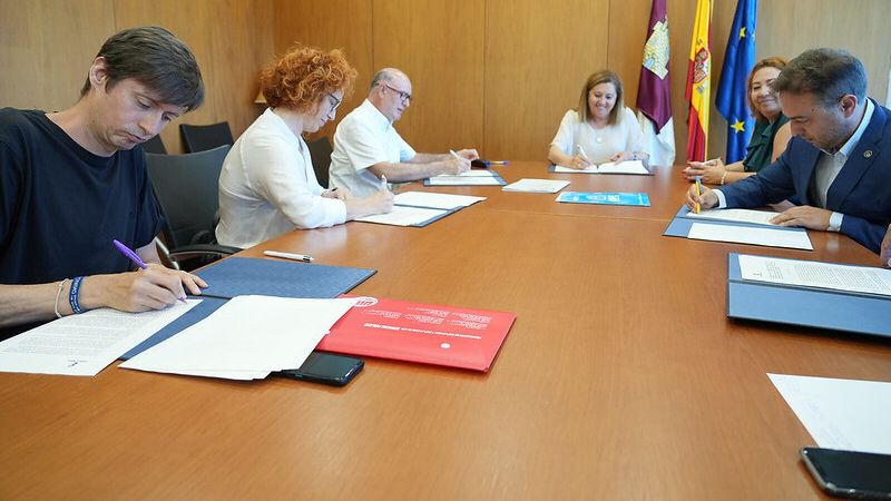 La consejera presume por los profesores itinerantes de Castilla-La Mancha