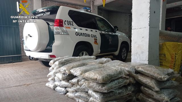 Un conductor nervioso lleva a un importante alijo de drogas en Guadalajara