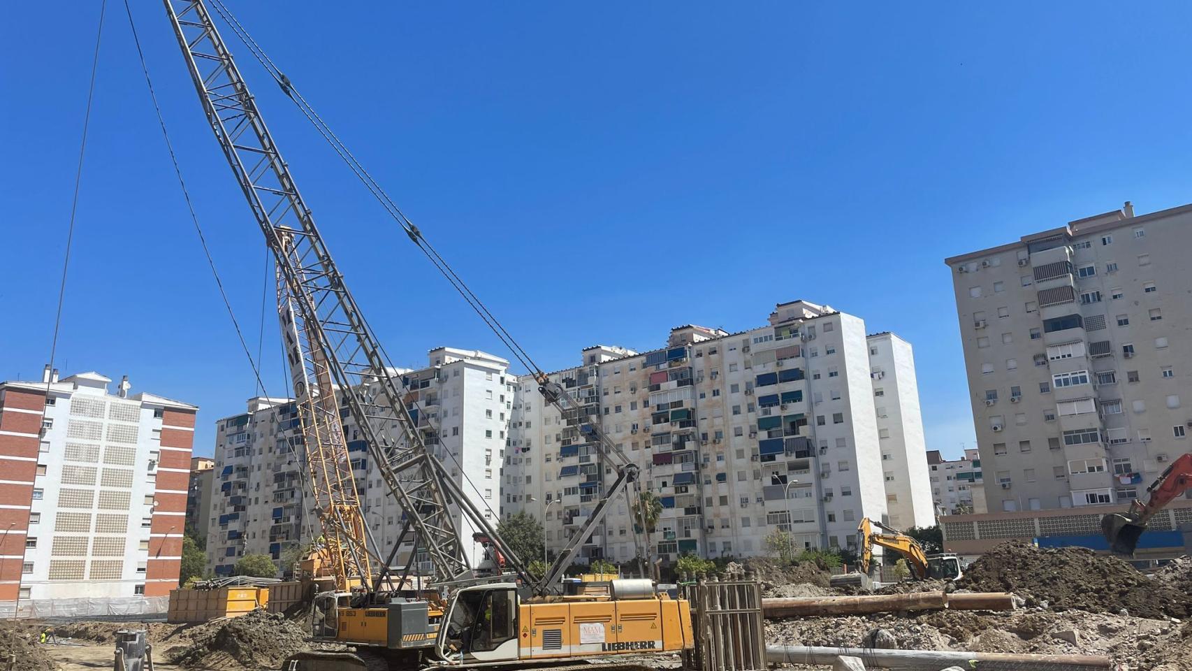 Trabajos en los suelos de la antigua Flex, en el barrio malagueño de Carretera de Cádiz.