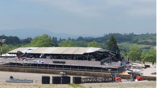 Derrumbe del escenario principal de  O Son do Camiño