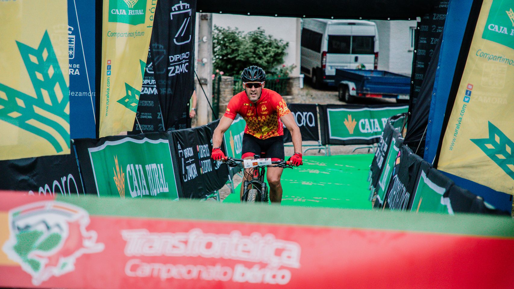 El zamorano José Ángel Hidalgo se imponen en la primera edición del Campeonato Ibérico en su modalidad de BTT