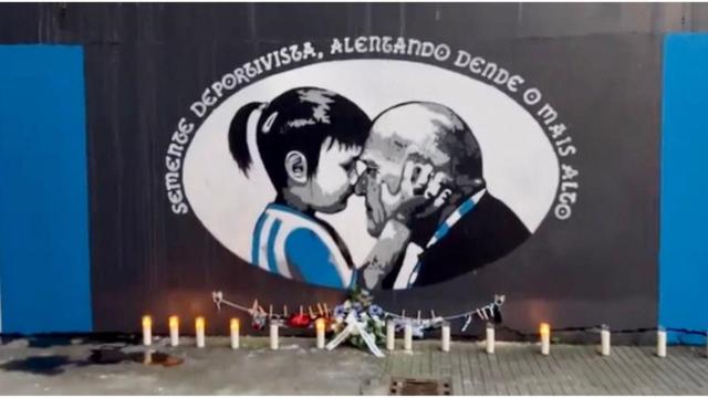 La imagen del altar instalado en la puerta 11 de Riazor.