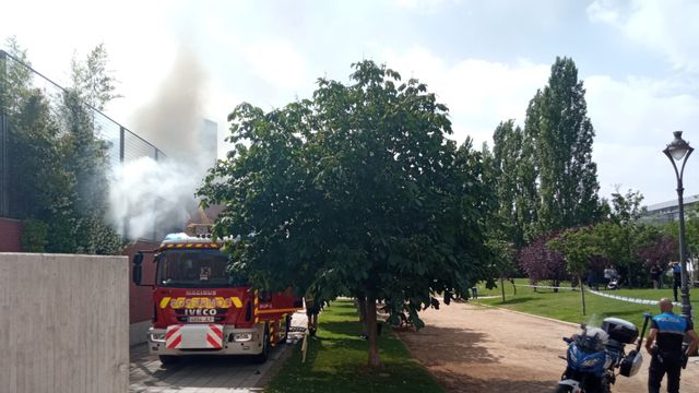 Imagen de los Bomberos y la Policía en las inmediaciones de la vivienda