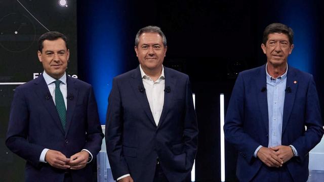 Los candidatos del PP, PSOE y Cs, Juanma Moreno, Juan Espadas y Juan Marín antes de comenzar el debate electoral en RTVE.