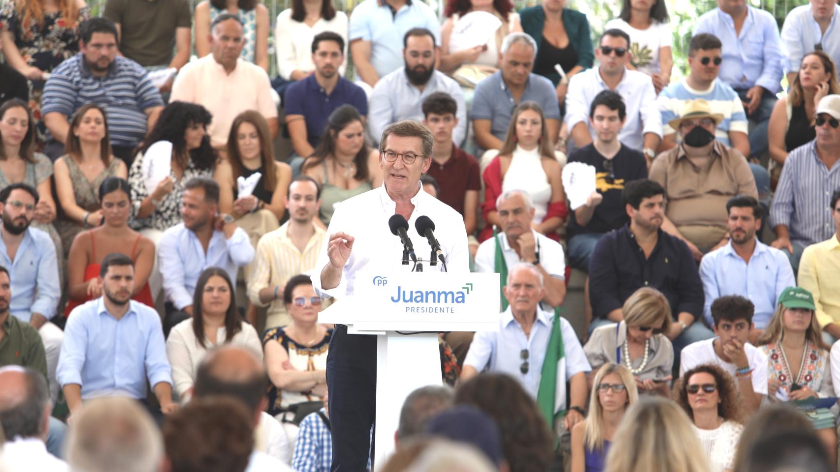 El presidente del PP, Alberto Núñez Feijóo ,en un acto electoral en Jerez (Cádiz).