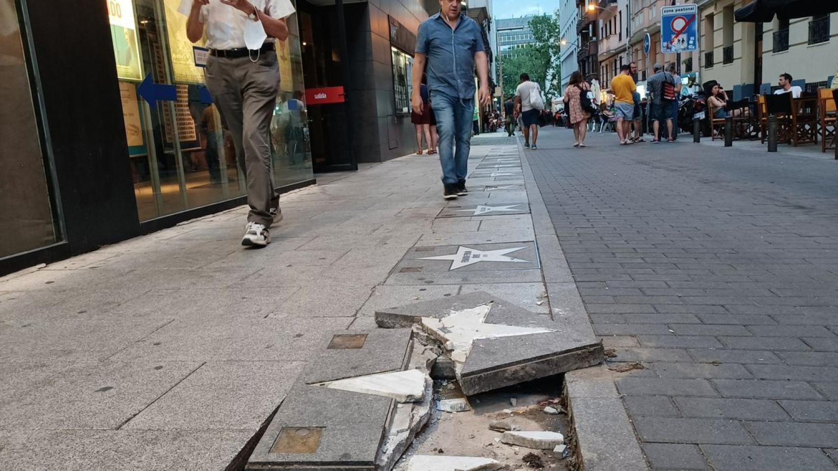 La estrella de Penélope Cruz del Paseo de la Fama de Madrid tras ser vandalizada.