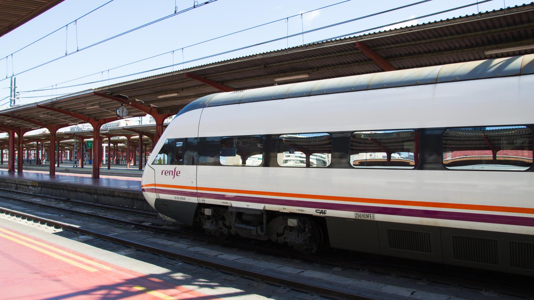 Imagen de archivo de un tren cercanías.