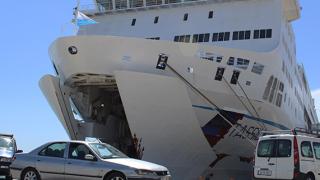 Un momento en el embarque del  ferry Alicante-Orán.