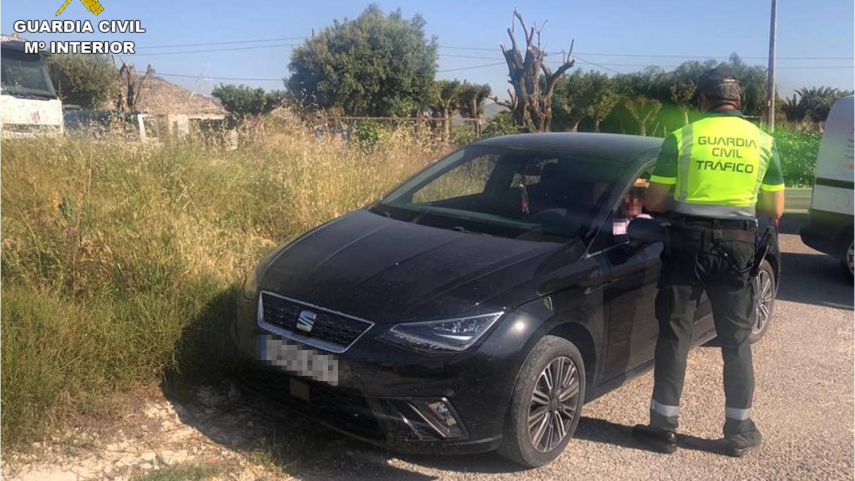 El vehículo al que se le dio el alto en Hondón de las Nieves.