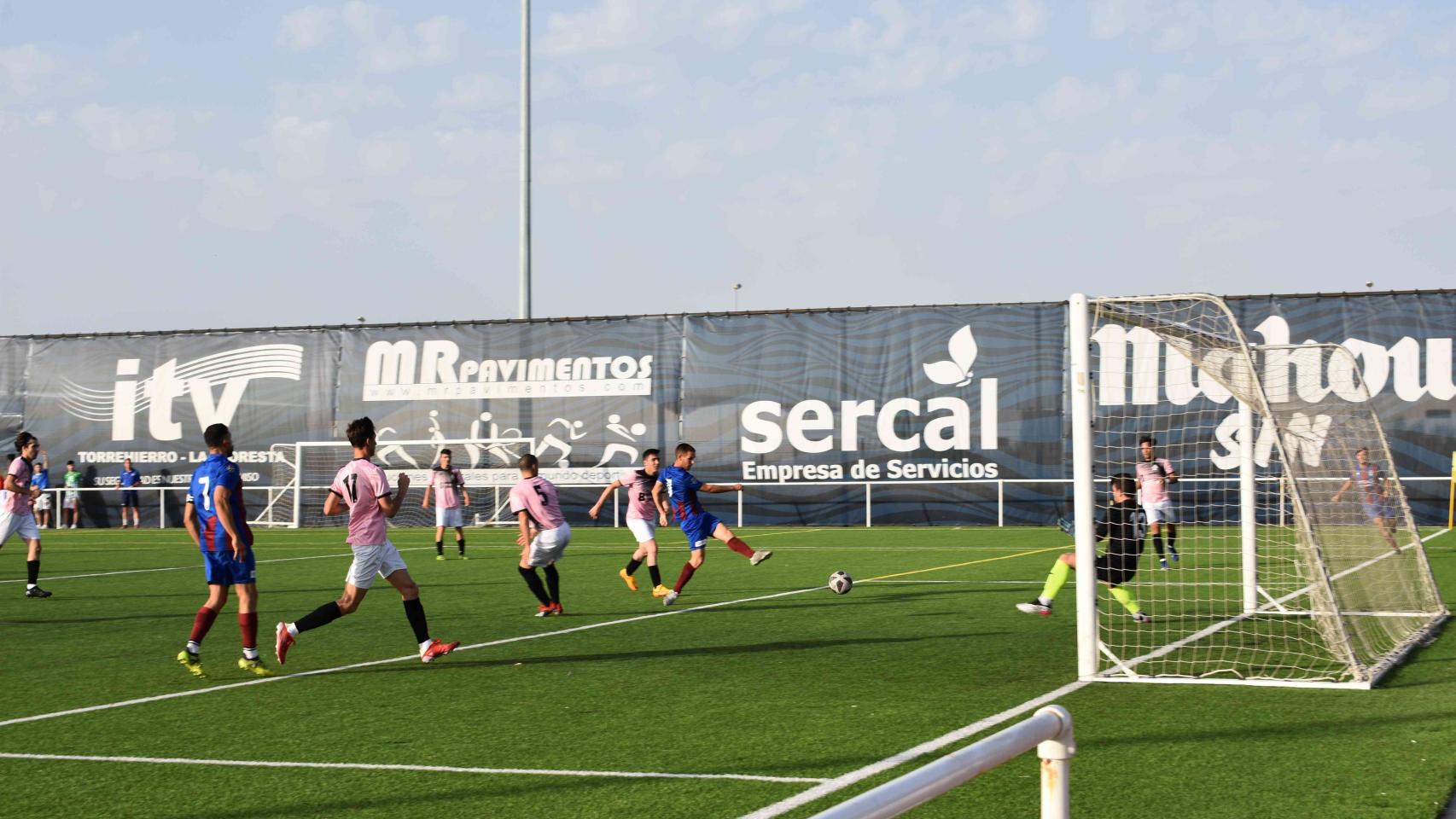 Gol de Rober para el Cazalegas. Foto: Cazalegas.