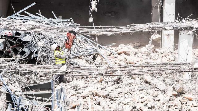 Trabajar achicharrado en la peor ola de calor de junio: el calvario de Omar, David o Javier