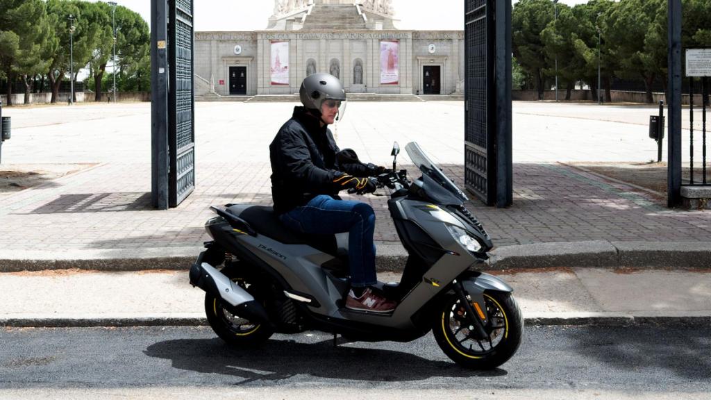 A la venta con tres niveles de acabado (Active -4.490 euros-, GT -4.750 euros- y Allure -4.890 euros-).