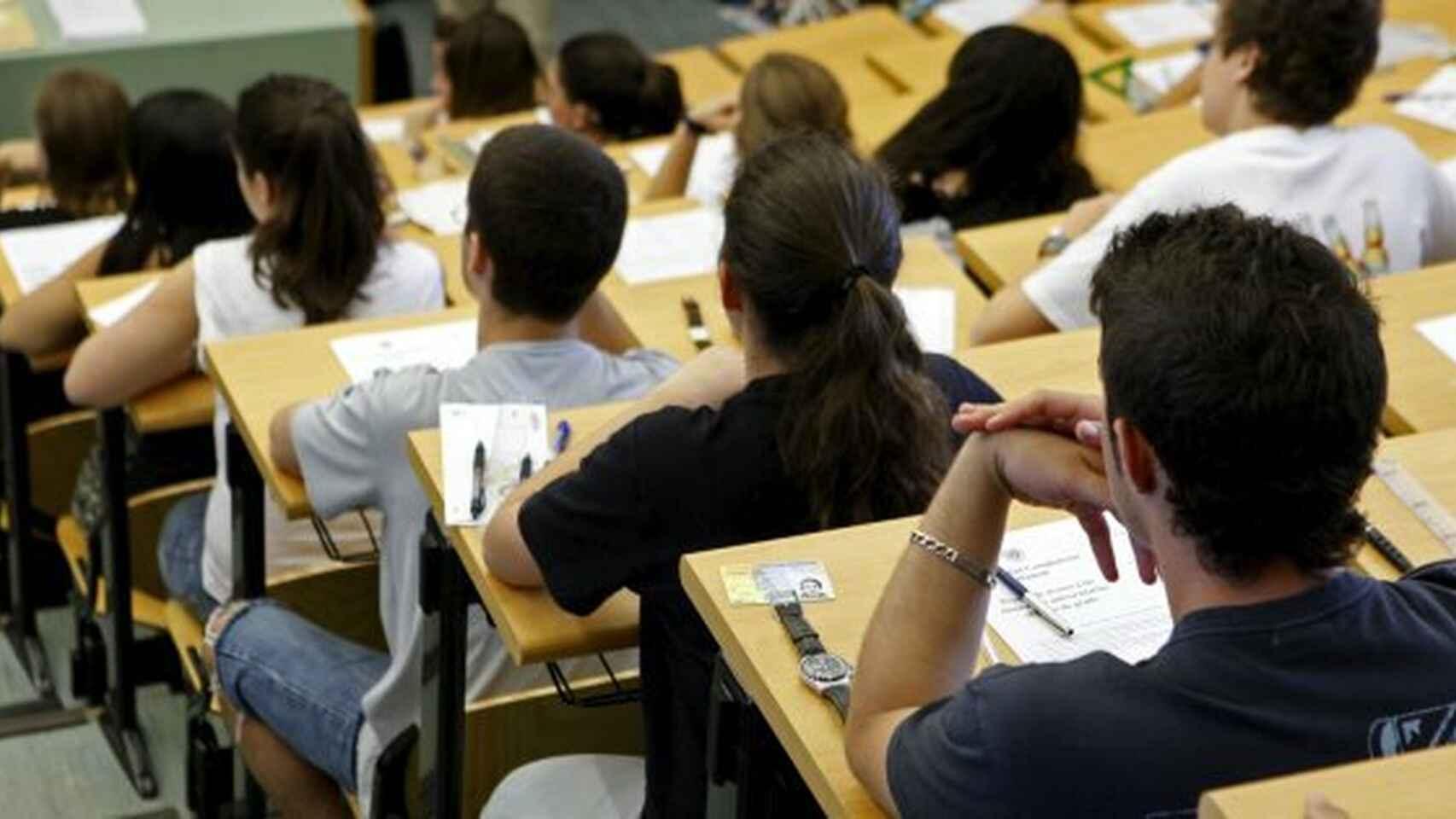 Estudiantes en un aula