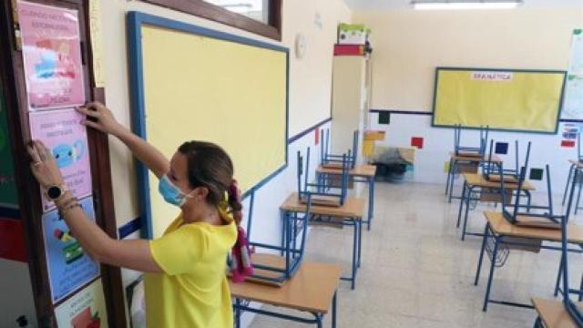 Maestra en un colegio