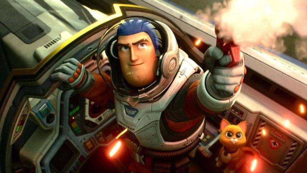 'Lightyear' explora los confines de la saga 'Toy Story' hasta el infinito y más alla.