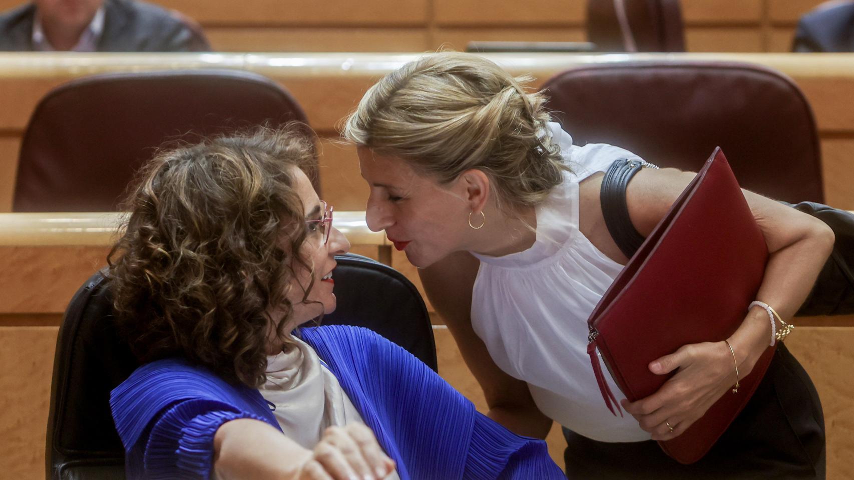 María Jesús Montero, ministra de Hacienda y Función Pública, y Yolanda Díaz, vicepresidenta segunda del Gobierno.